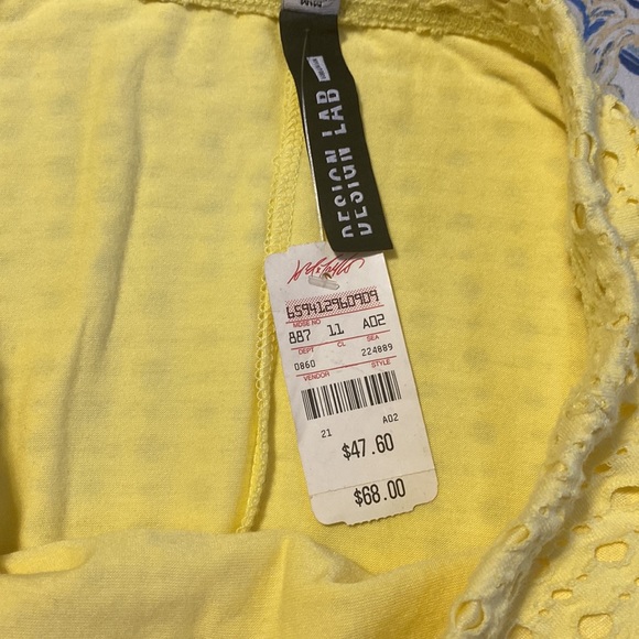 Size medium, yellow design lab skirt never worn - Picture 2 of 3